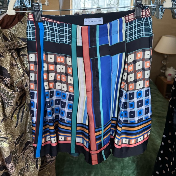 Scanlan Theodore Printed Silk Shorts NWOT - Picture 1 of 2